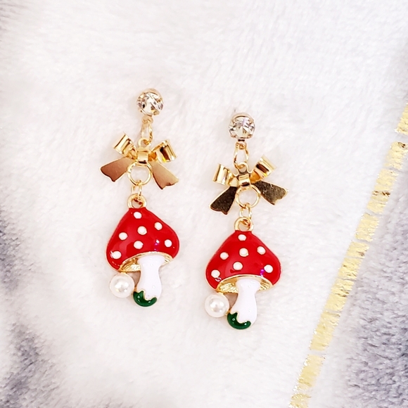 Gold Crystal mushroom bow drop earrings - Picture 7 of 8